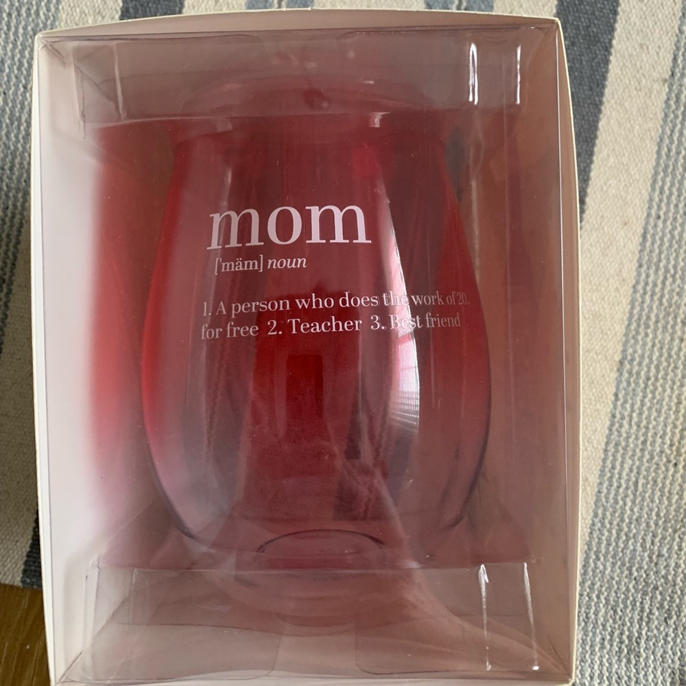 Mom jumbo wine glass NWT- holds whole bottle of wine